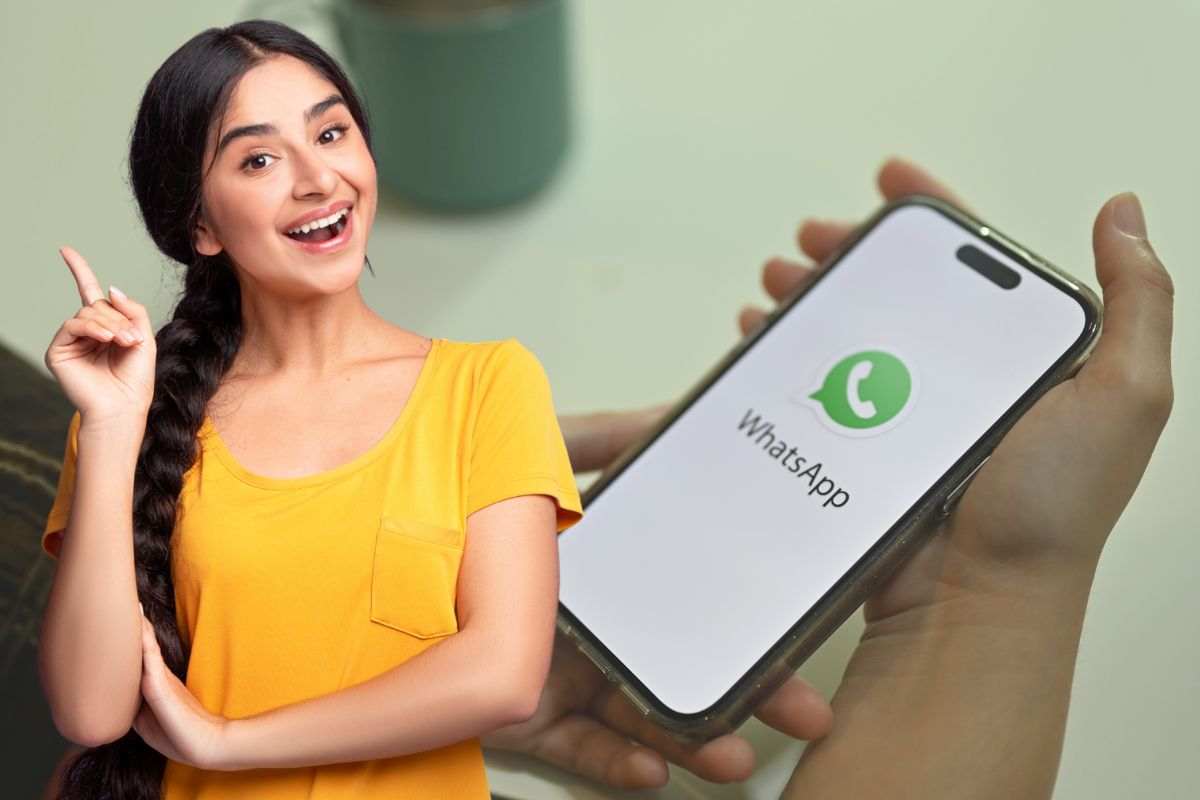whatsapp e donna sorridente